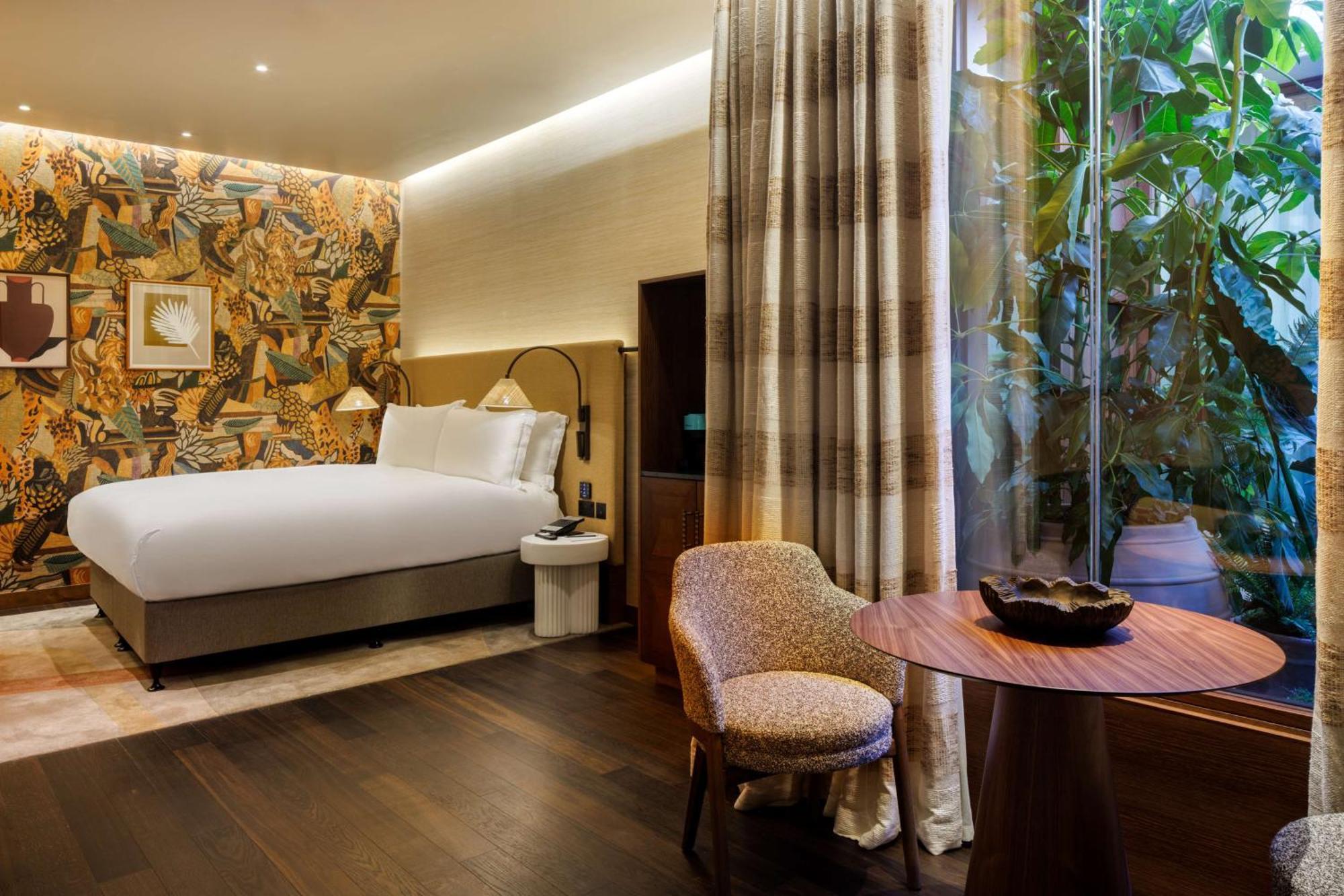 The Trafalgar St. James, Curio Collection By Hilton