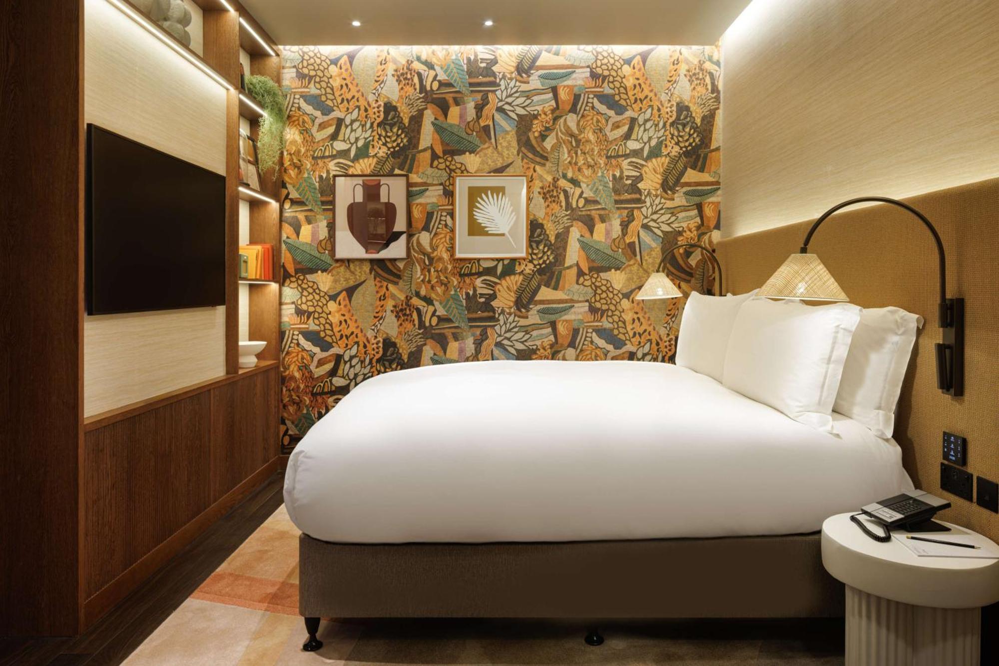 The Trafalgar St. James, Curio Collection By Hilton Hotel London