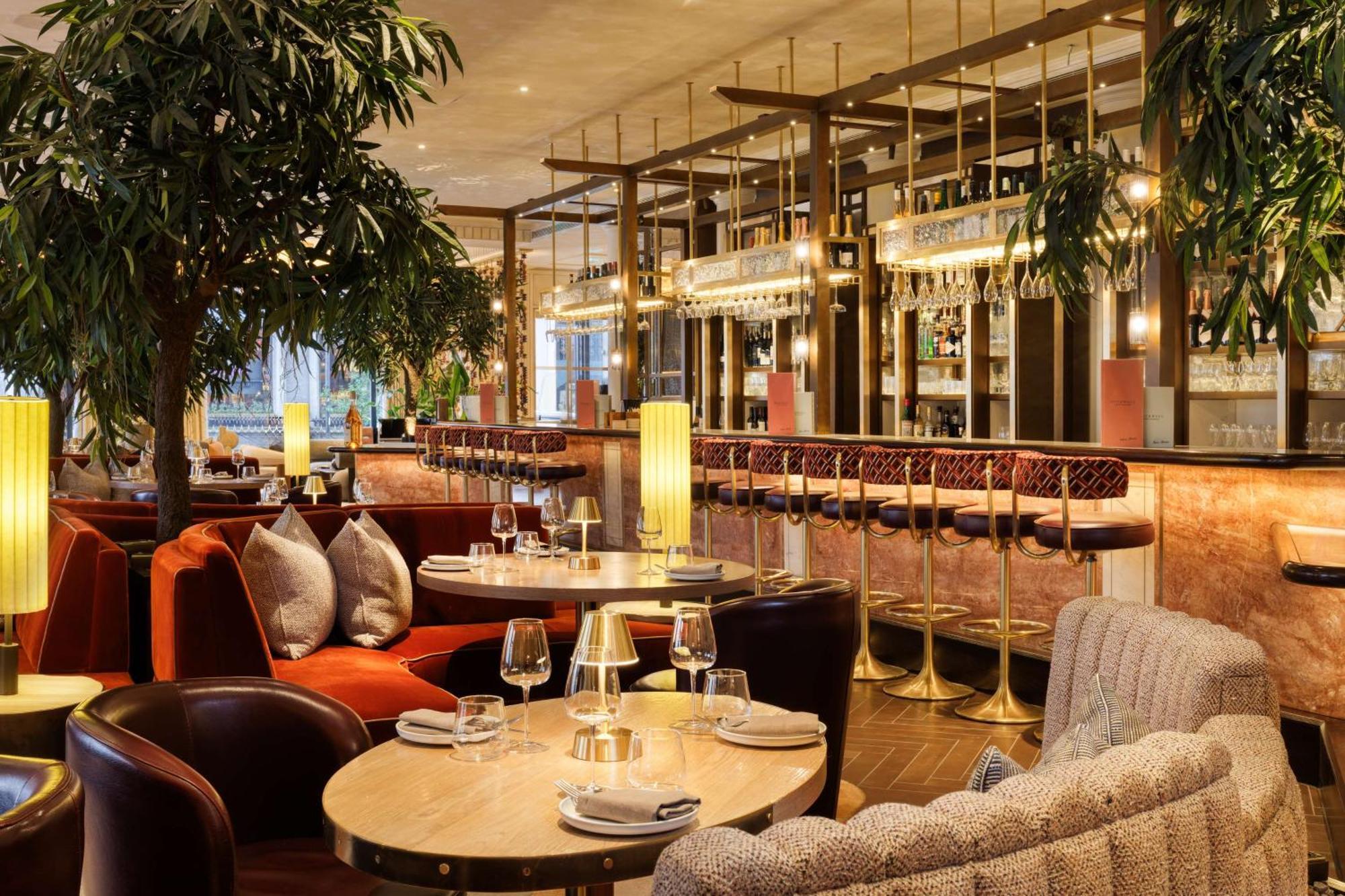 Hotel The Trafalgar St. James, Curio Collection By Hilton London
