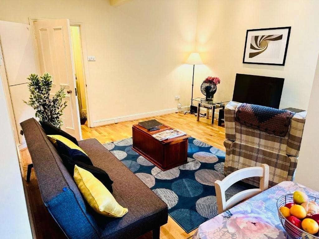 Lovely Around Kensington And Chelsea Locations W8 Sw5 Sw3 Sw10 By Ricky & Giustina Apartment
