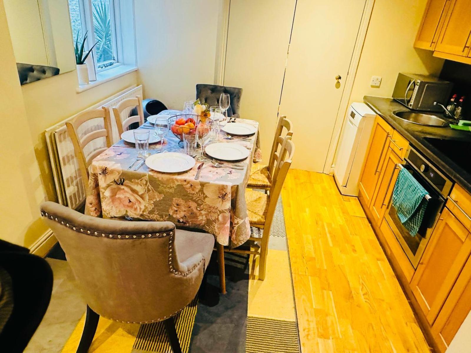 Lovely Around Kensington And Chelsea Locations W8 Sw5 Sw3 Sw10 By Ricky & Giustina Apartment