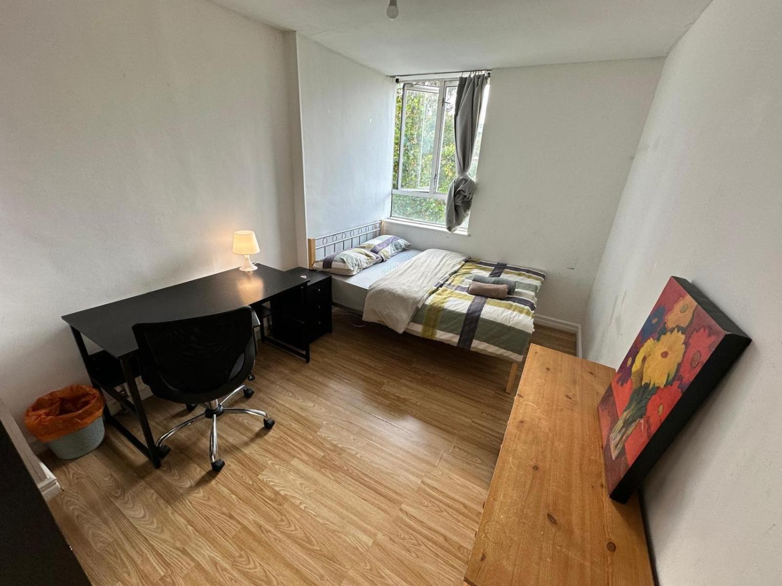 Guest house Renovu Houses In East London *
