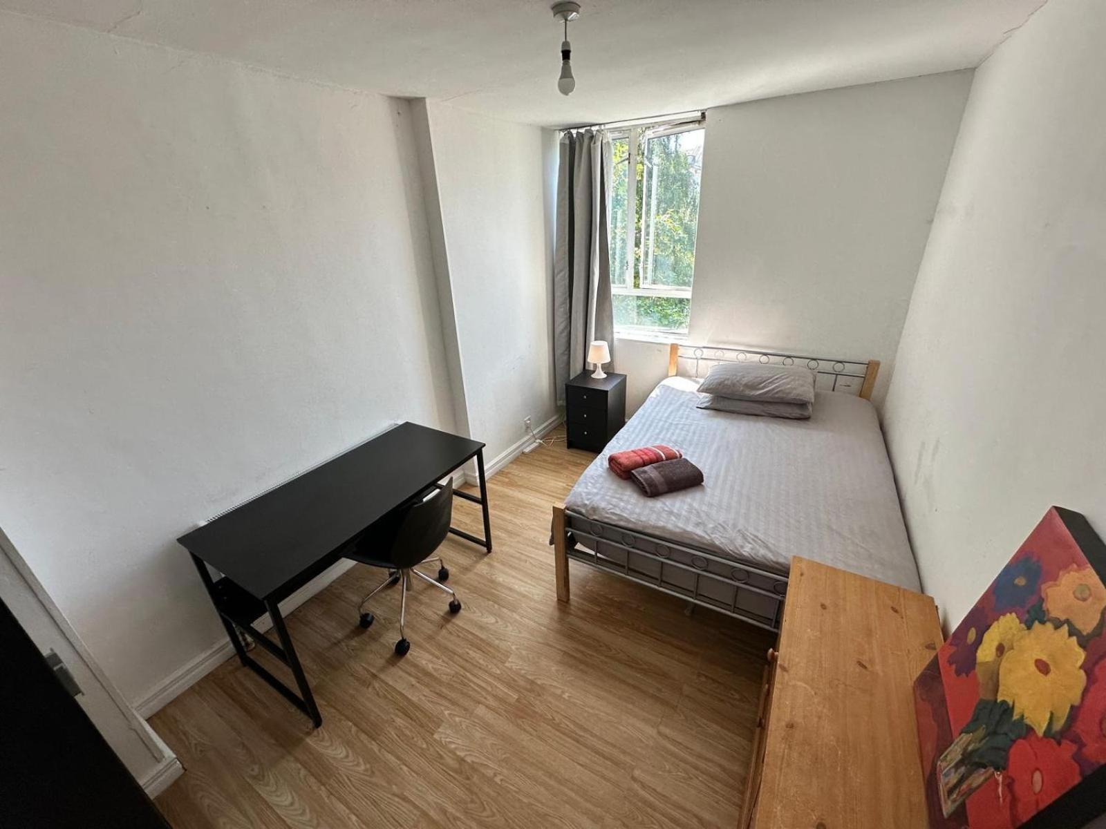 Guest house Renovu Houses In East London *