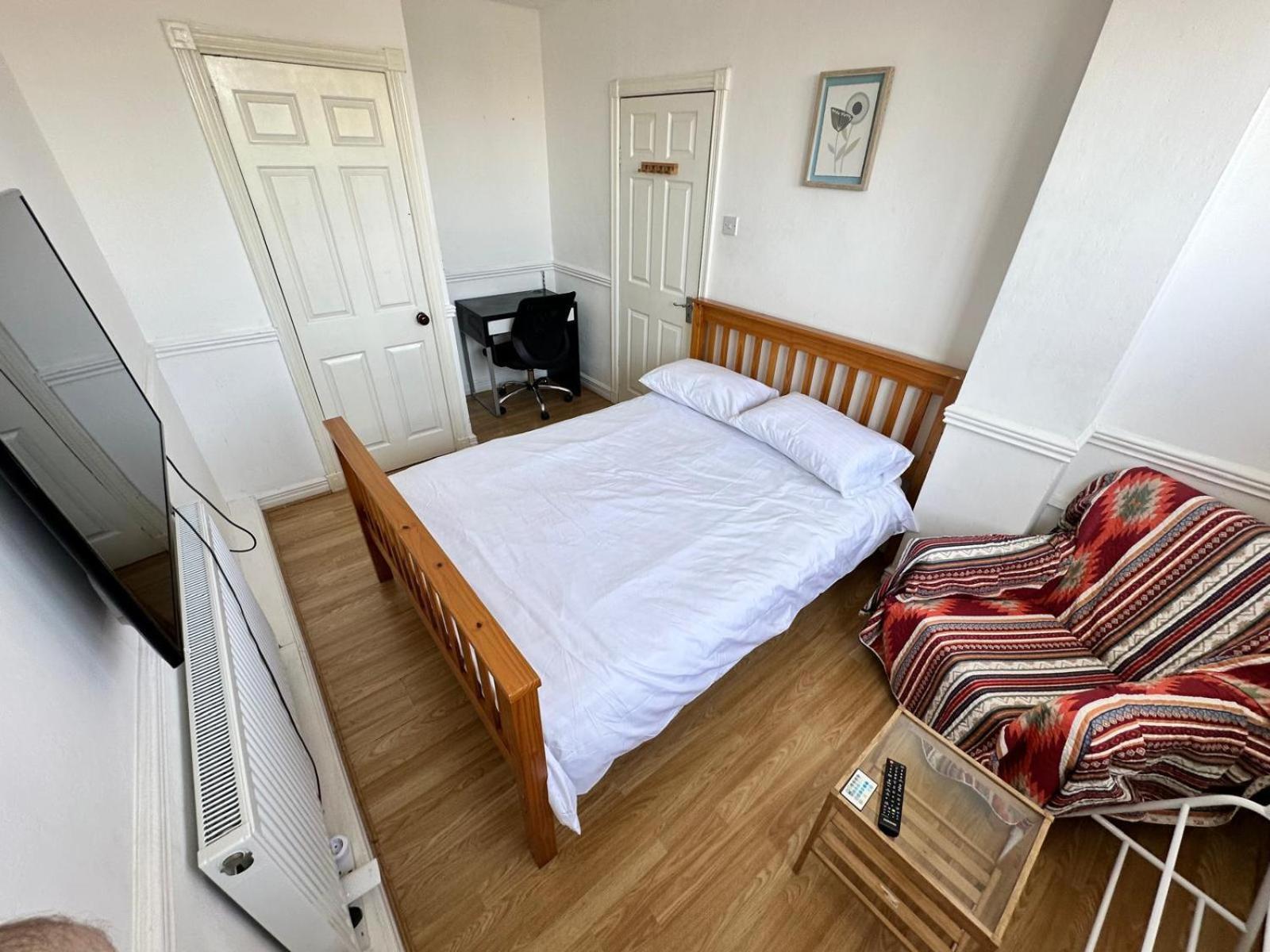 Guest house Renovu Houses In East London London