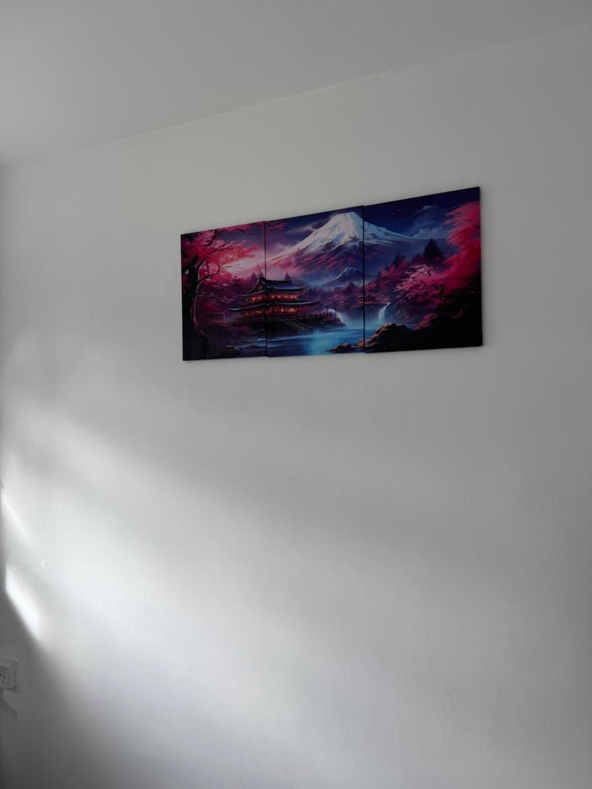 Modern In A 4 Bedroom Flat In London, Shared Bathroom!