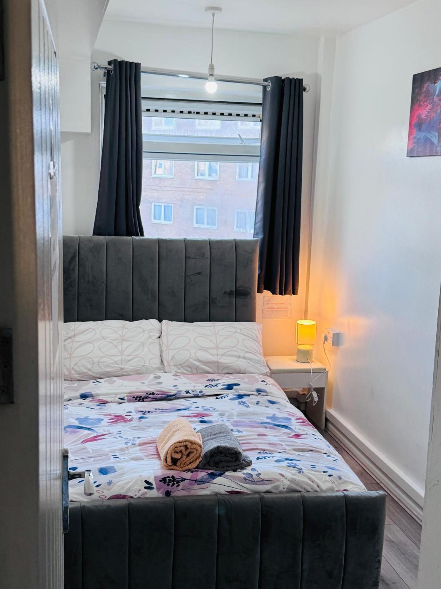 Modern In A 4 Bedroom Flat In London, Shared Bathroom! Accommodatie bij particulieren *
