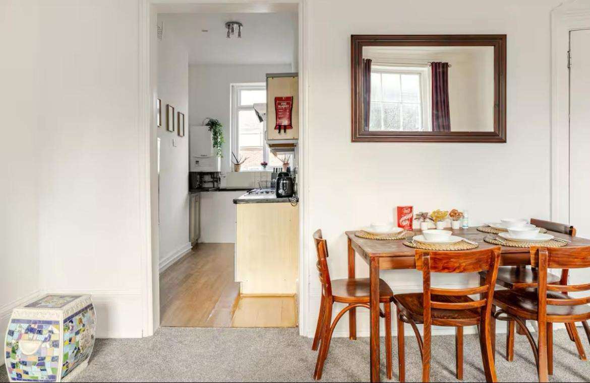 Camden - 10 Percent Reduced From Restaurant Bill Apartment