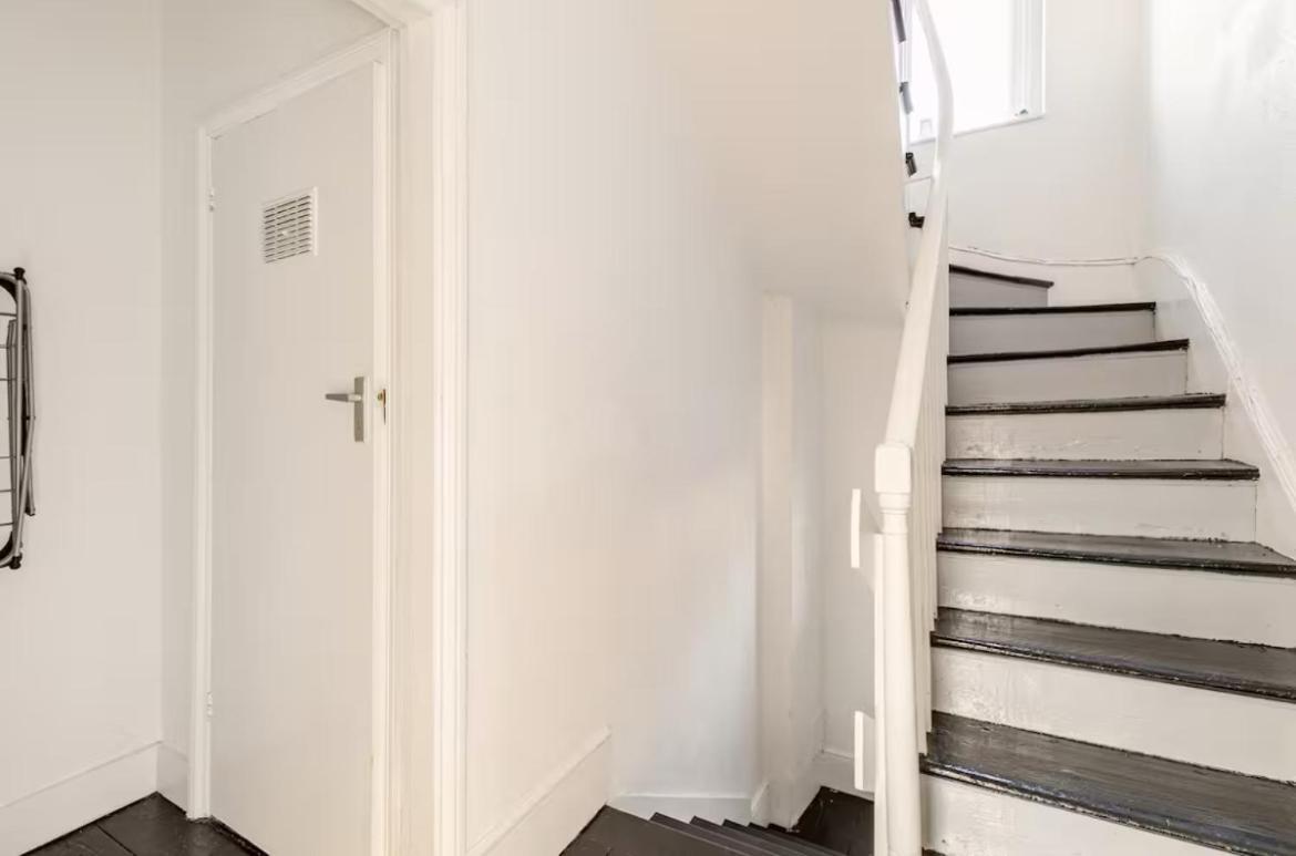 Camden - 10 Percent Reduced From Restaurant Bill Apartment *