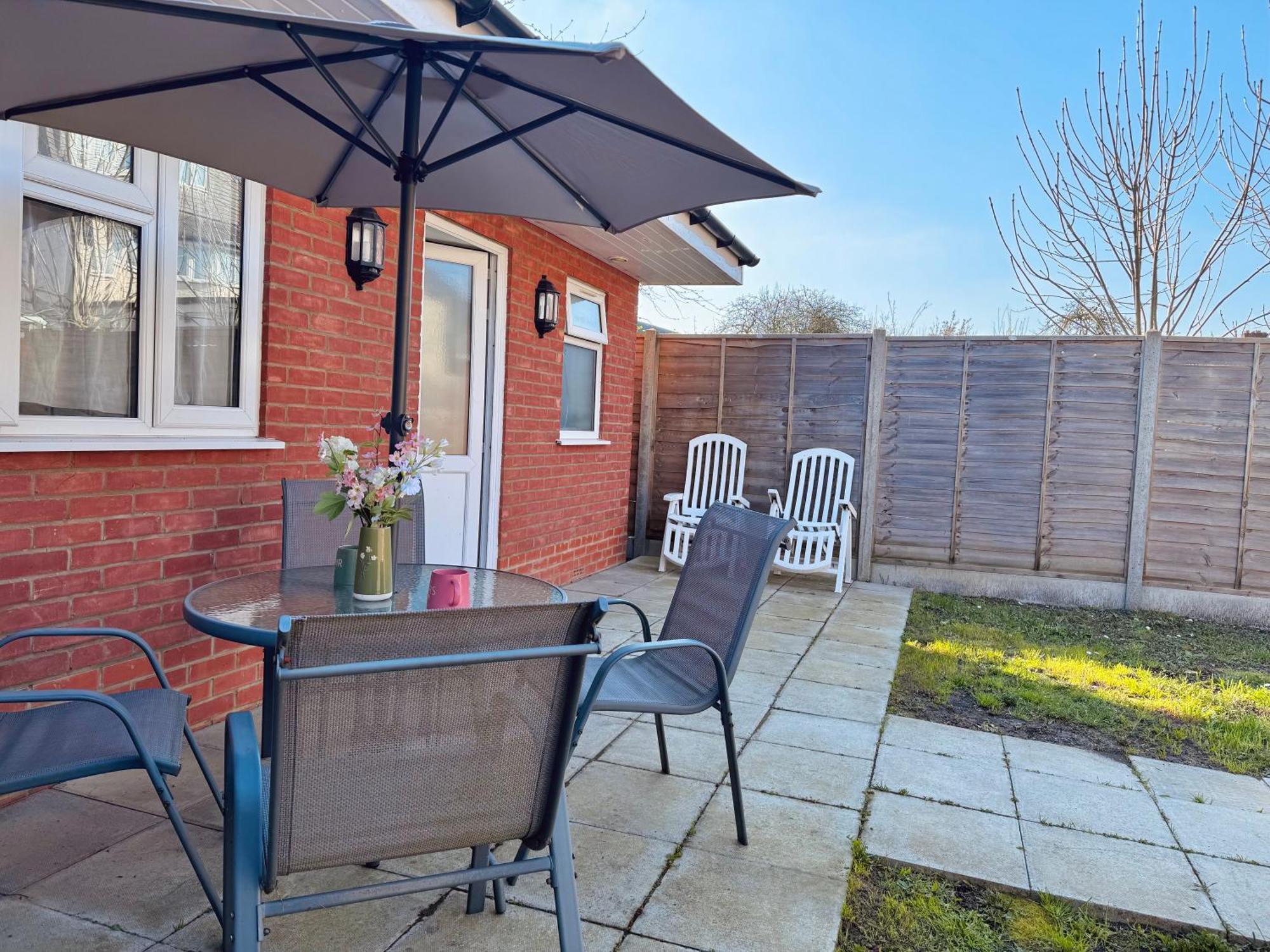 Garden 1-bed Flat 30min To Downtown & Free Parking Apartment