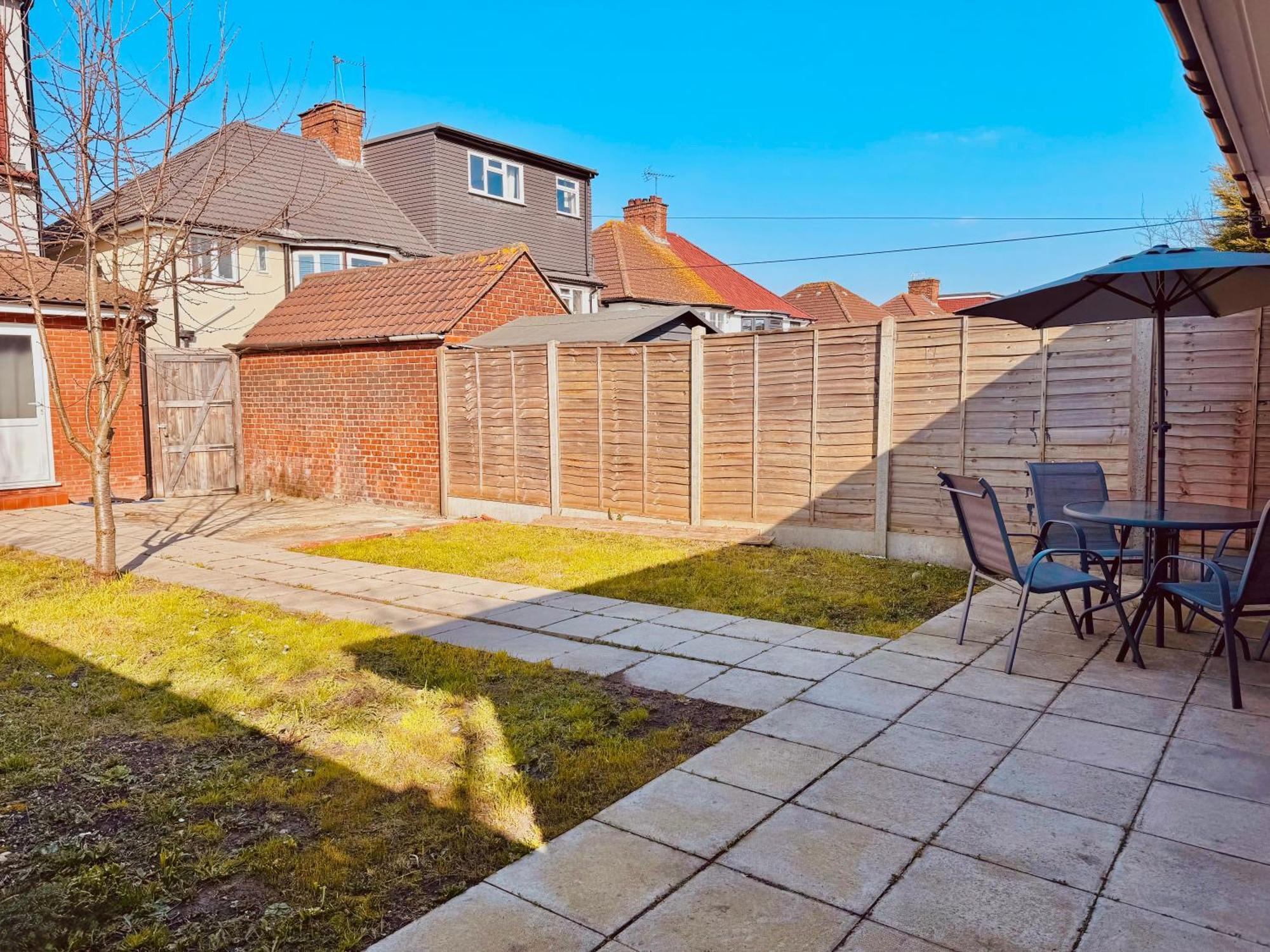 Apartment Garden 1-bed Flat 30min To Downtown & Free Parking London