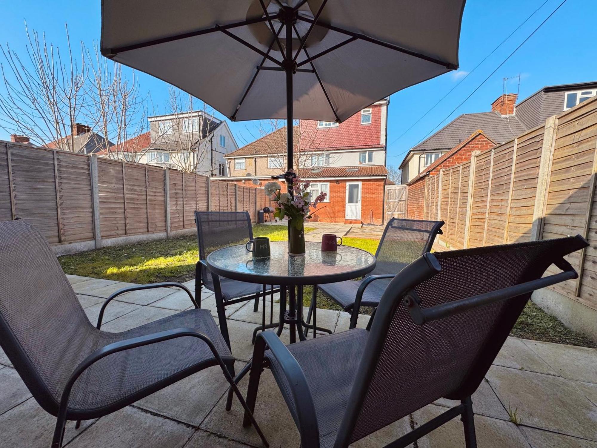 Garden 1-bed Flat 30min To Downtown & Free Parking London