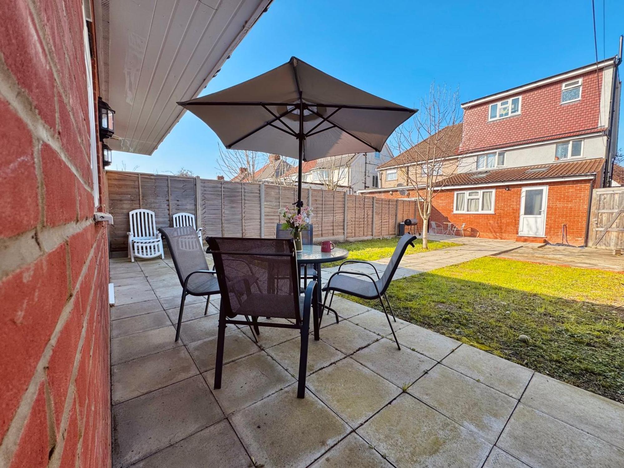 Garden 1-bed Flat 30min To Downtown & Free Parking Apartment