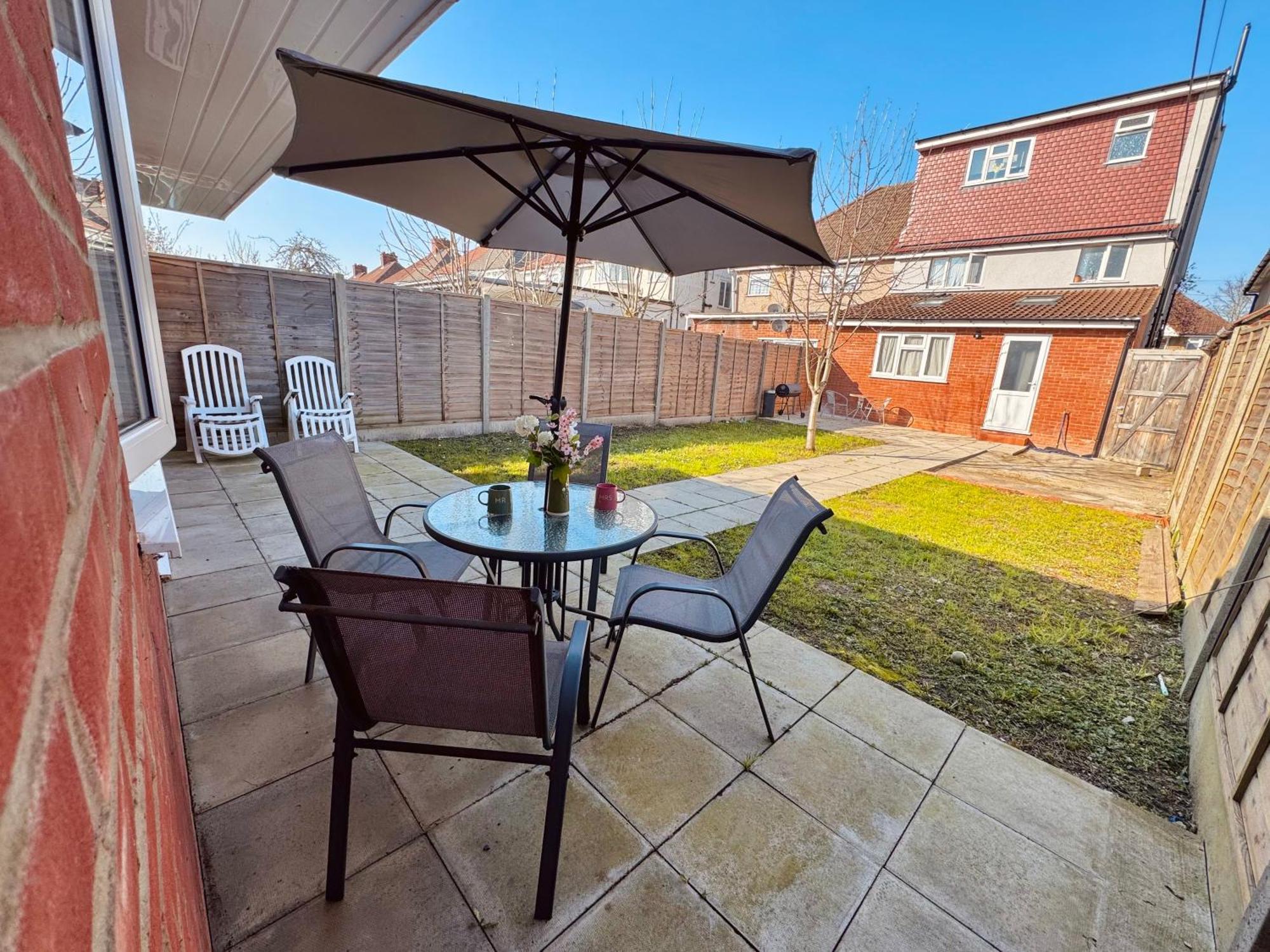 Garden 1-bed Flat 30min To Downtown & Free Parking Apartment *