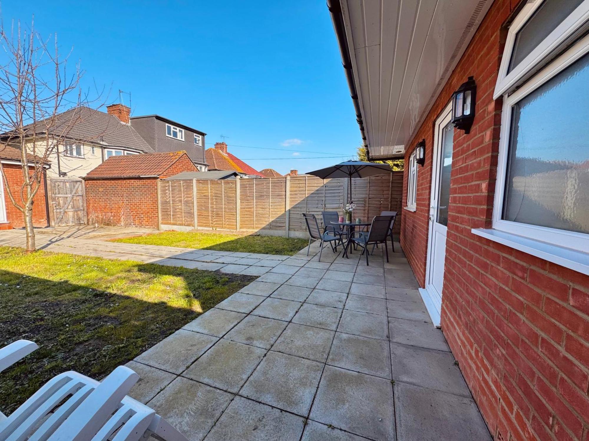 Apartment Garden 1-bed Flat 30min To Downtown & Free Parking London