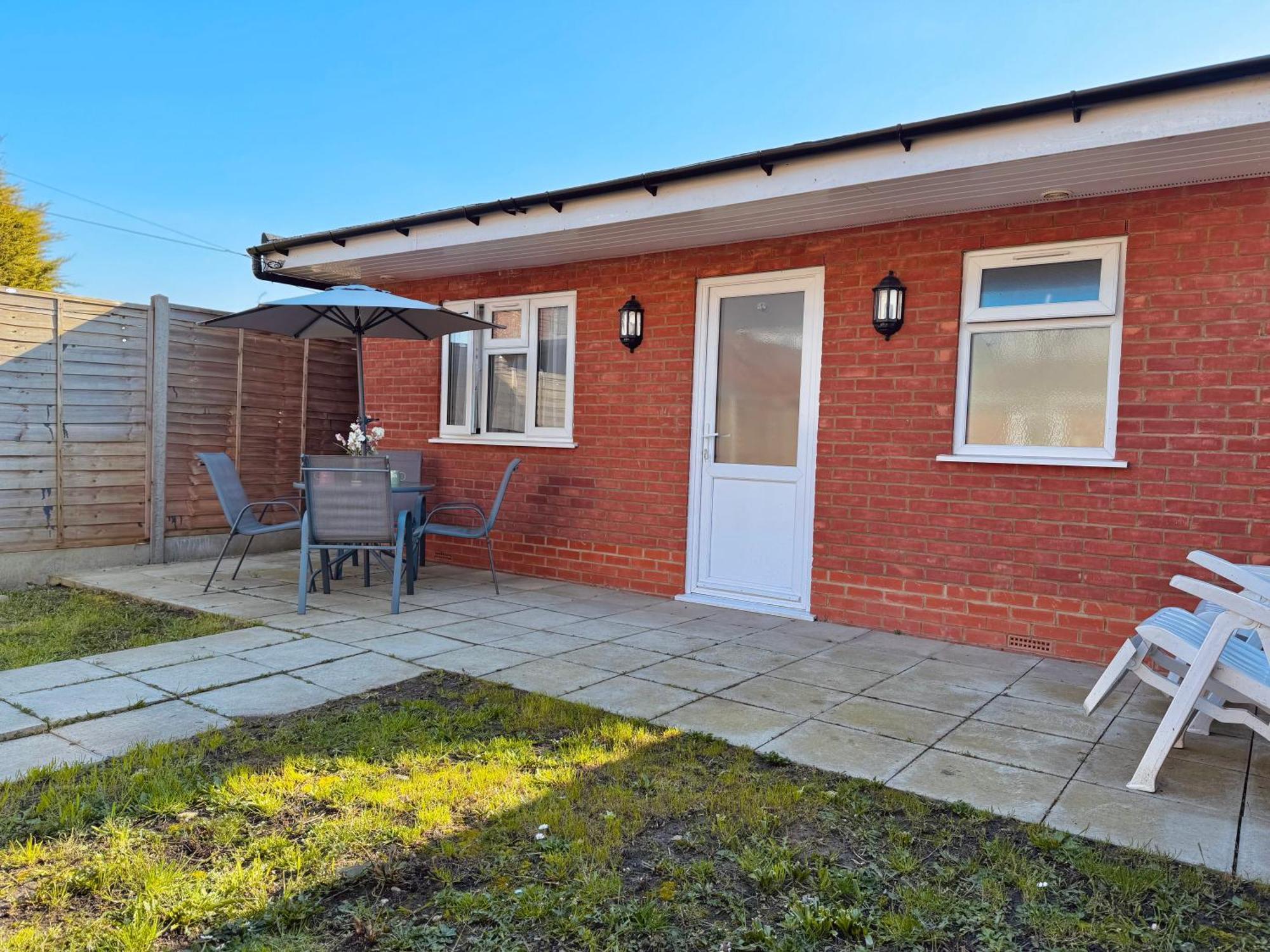 Garden 1-bed Flat 30min To Downtown & Free Parking Apartment