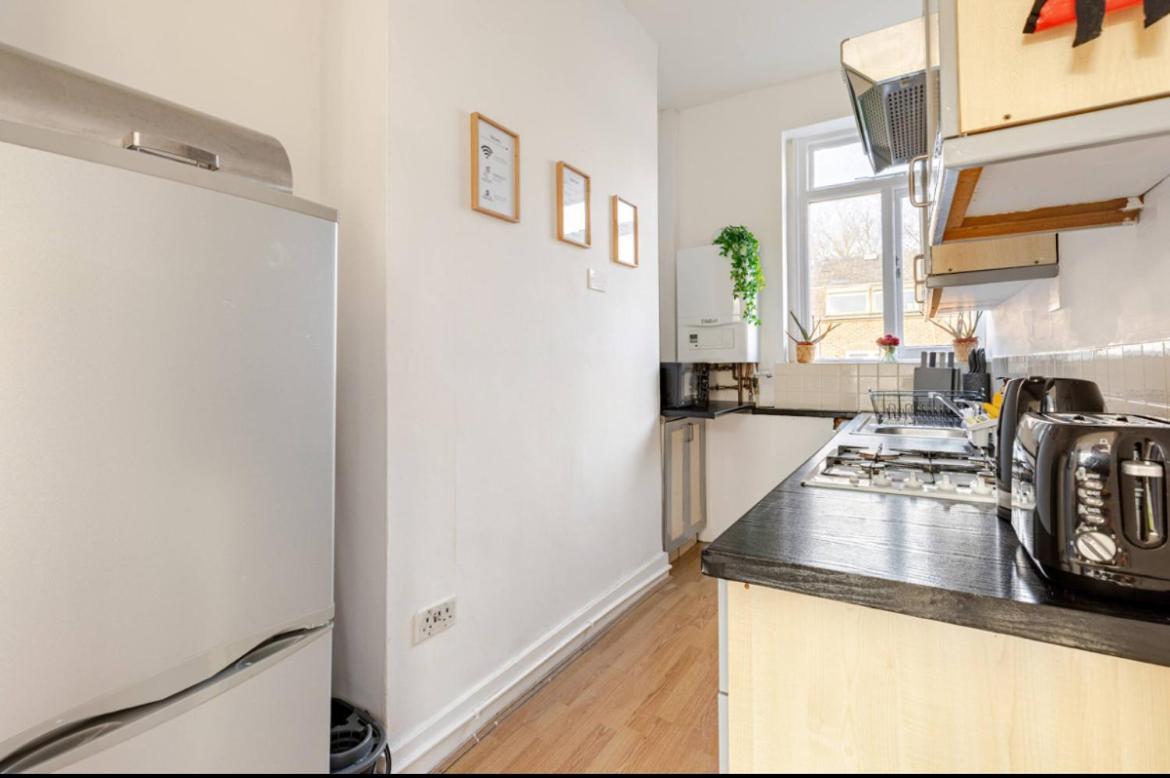 3Br City Apartment - Minutes From Tube Station *