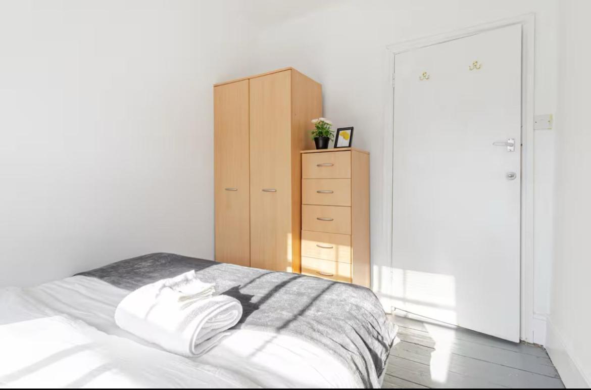 3Br City Apartment - Minutes From Tube Station Apartamento