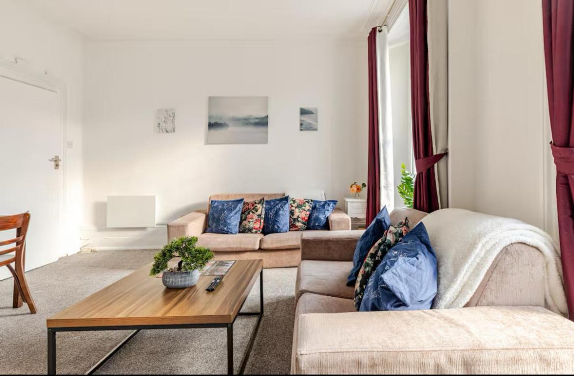 - 10 Percent Reduced From Restaurant Bill Apartamento