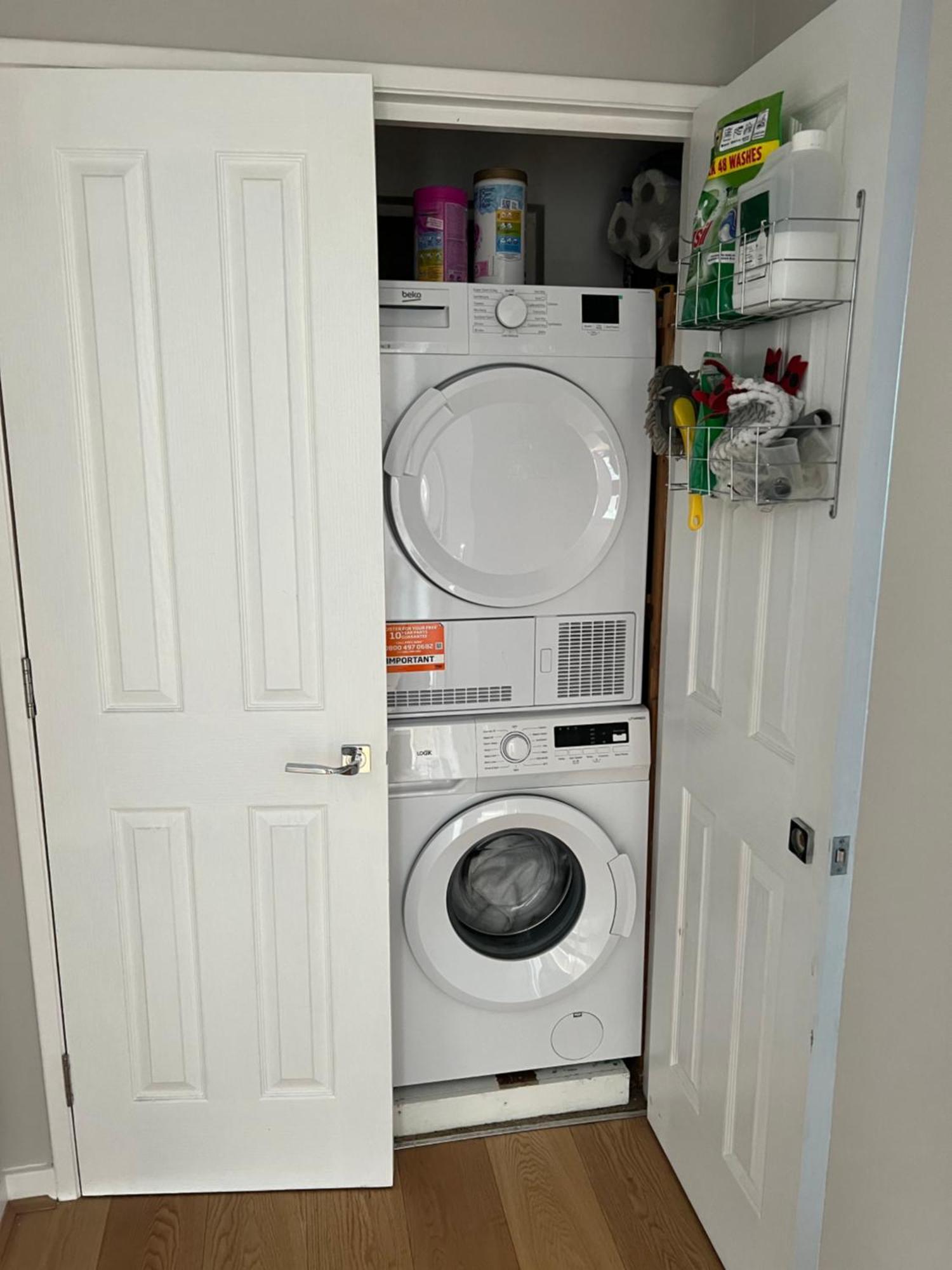 Luxurious 2 Bed 2 Bath With Parking In Blackheath, *