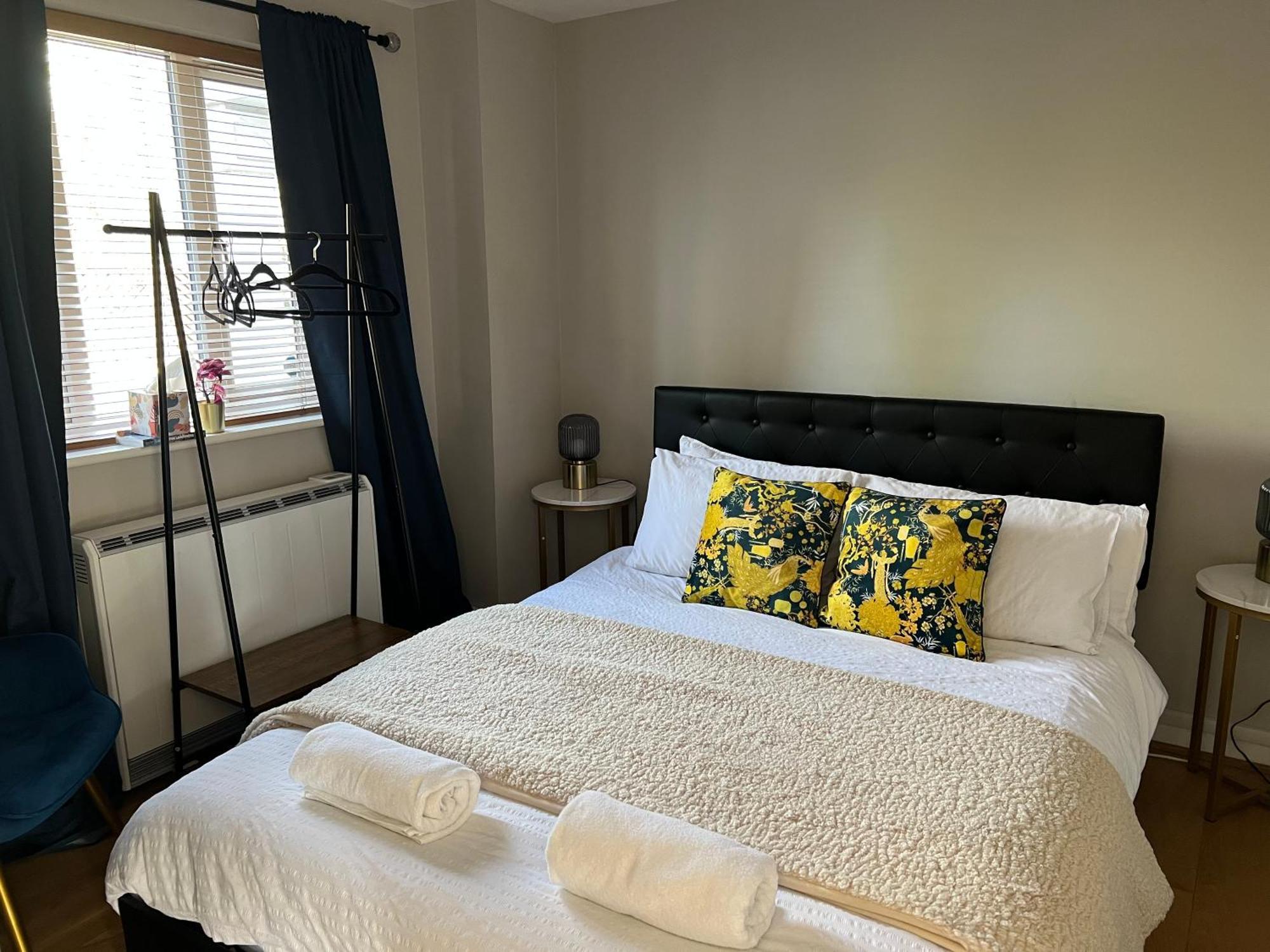 Luxurious 2 Bed 2 Bath With Parking In Blackheath, Apartment *