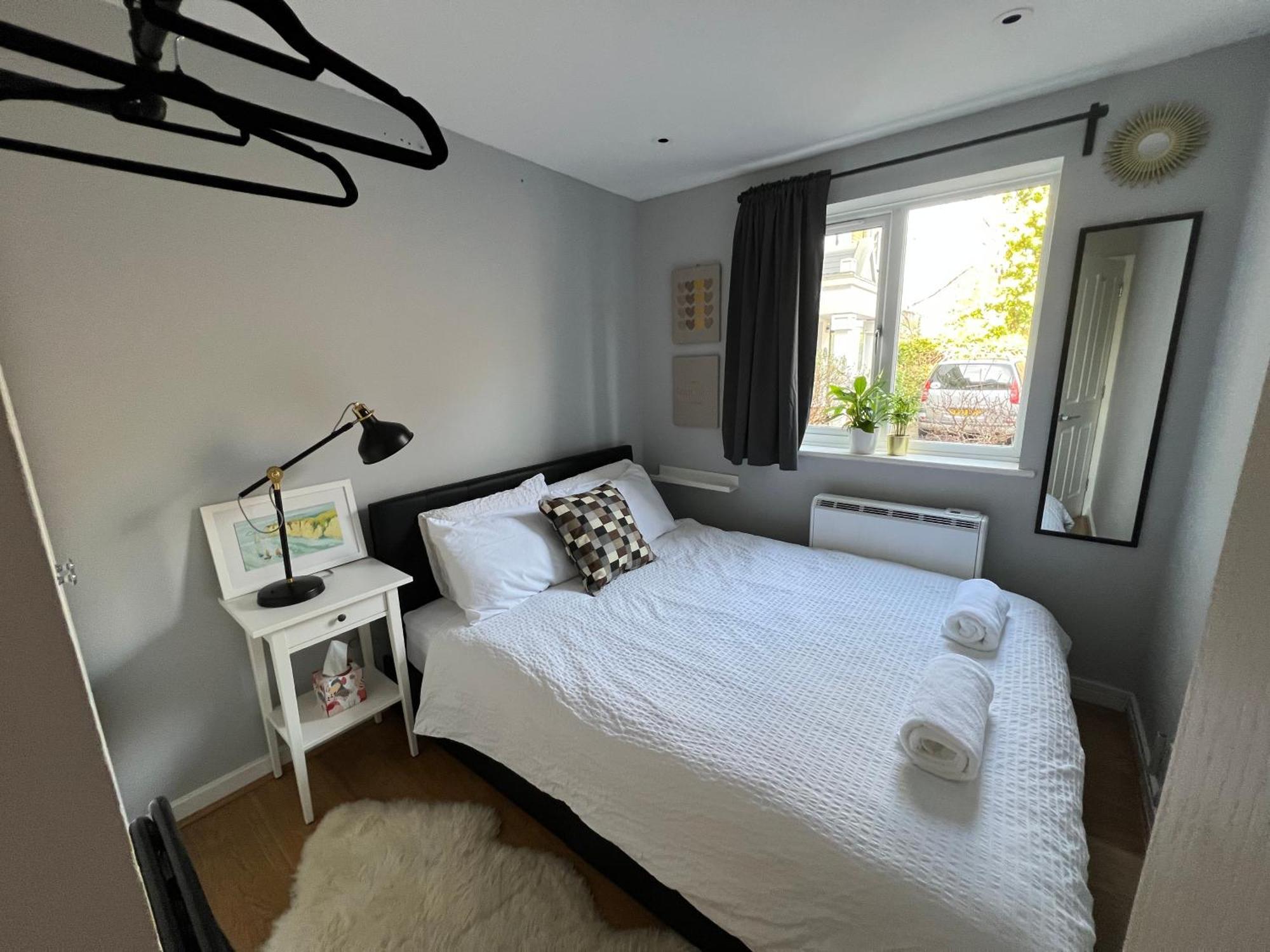 Luxurious 2 Bed 2 Bath With Parking In Blackheath, Apartment