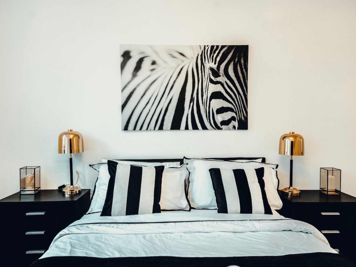 Queensway Dream, Hyde Park Apartment