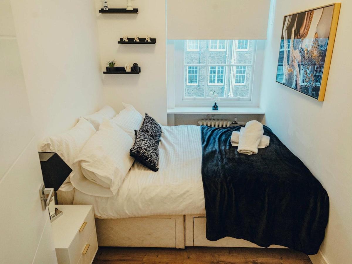 Queensway Dream, Hyde Park London