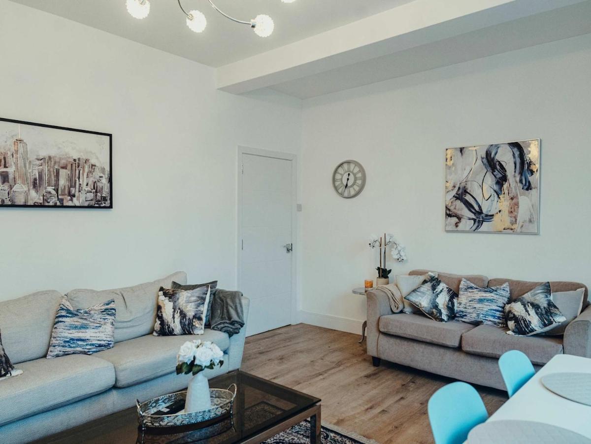 Queensway Dream, Hyde Park Apartment *