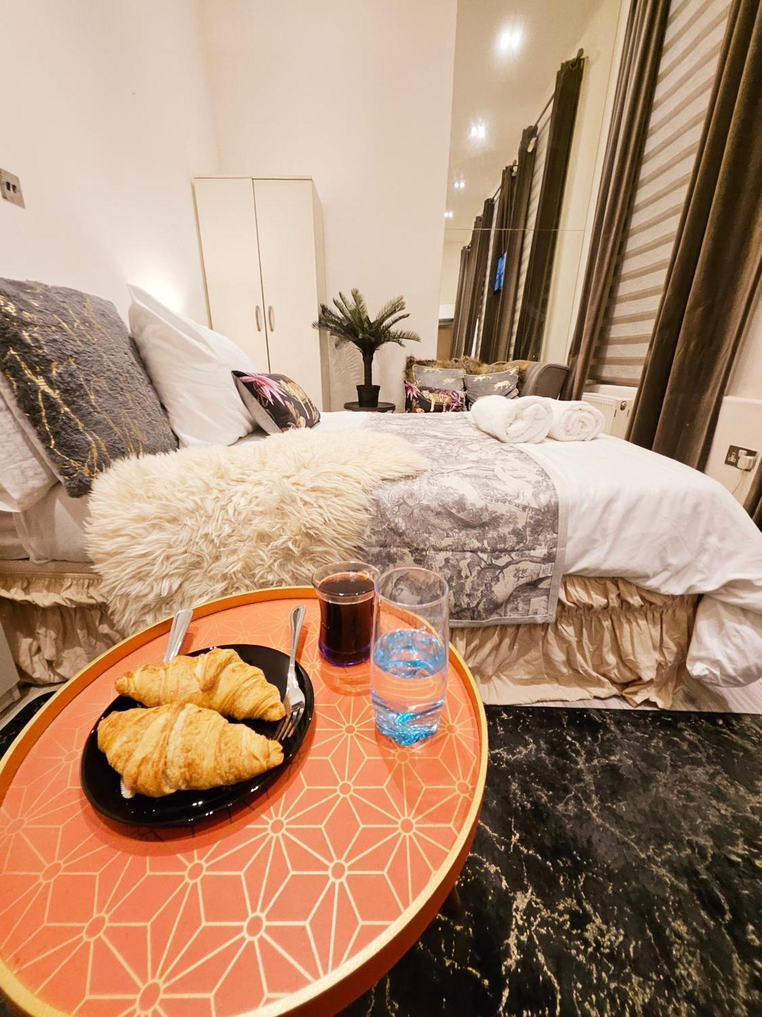 Monroe - In Prime Location * London