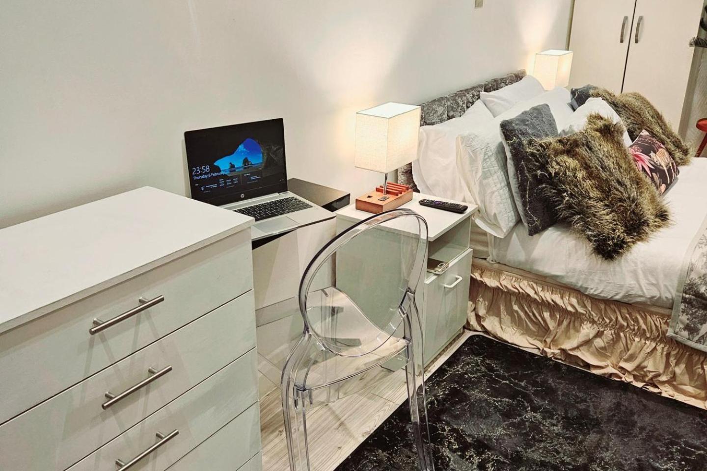 Monroe - In Prime Location London