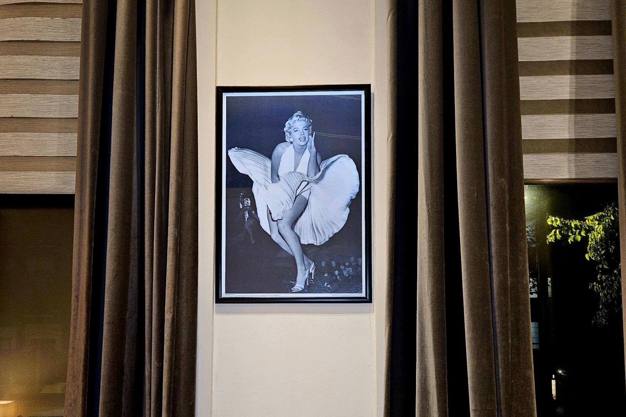 Monroe - In Prime Location London