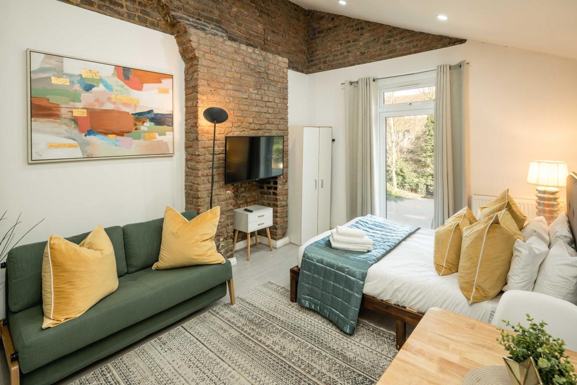 Balcony For 4 By Hampstead & Kilburn Station Apartment