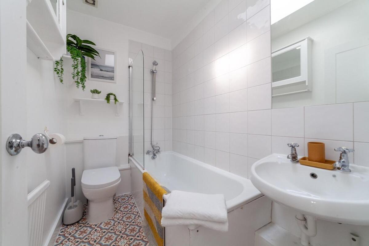 Lovely 2br Flat 5 Mins To Tube, Fullham Apartment
