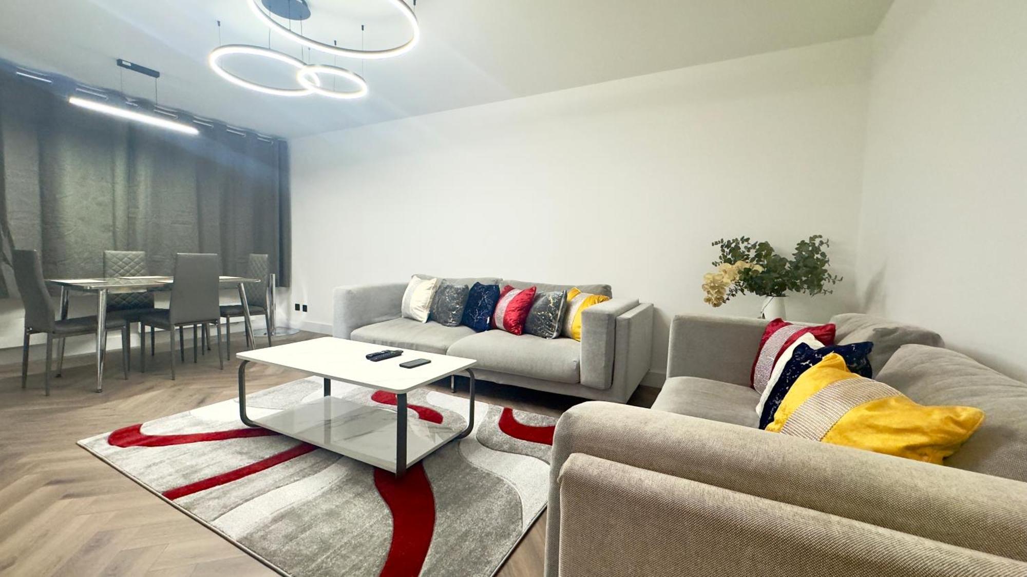 Luxury 2 Bedroom By Aljoori Apartment