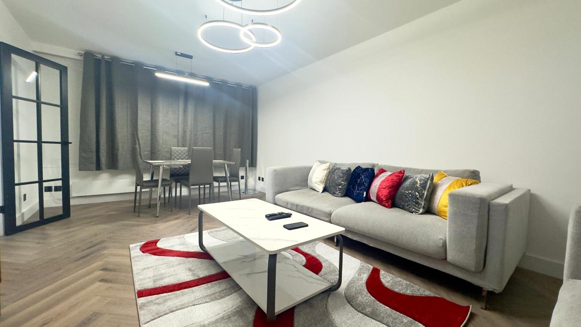 Apartment Luxury 2 Bedroom By Aljoori *