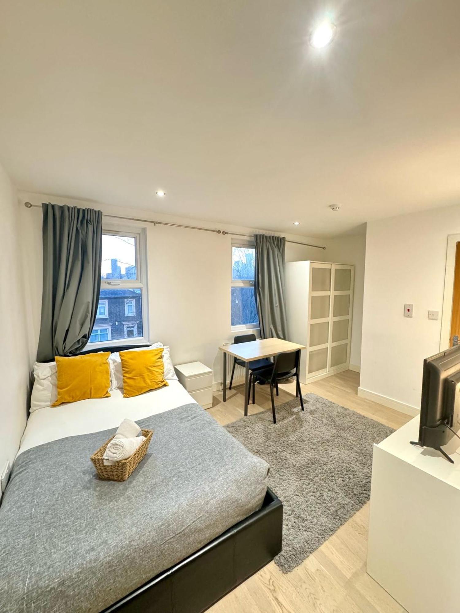 Elitestay Private En-suite Stratford Centre Bed & Breakfast London