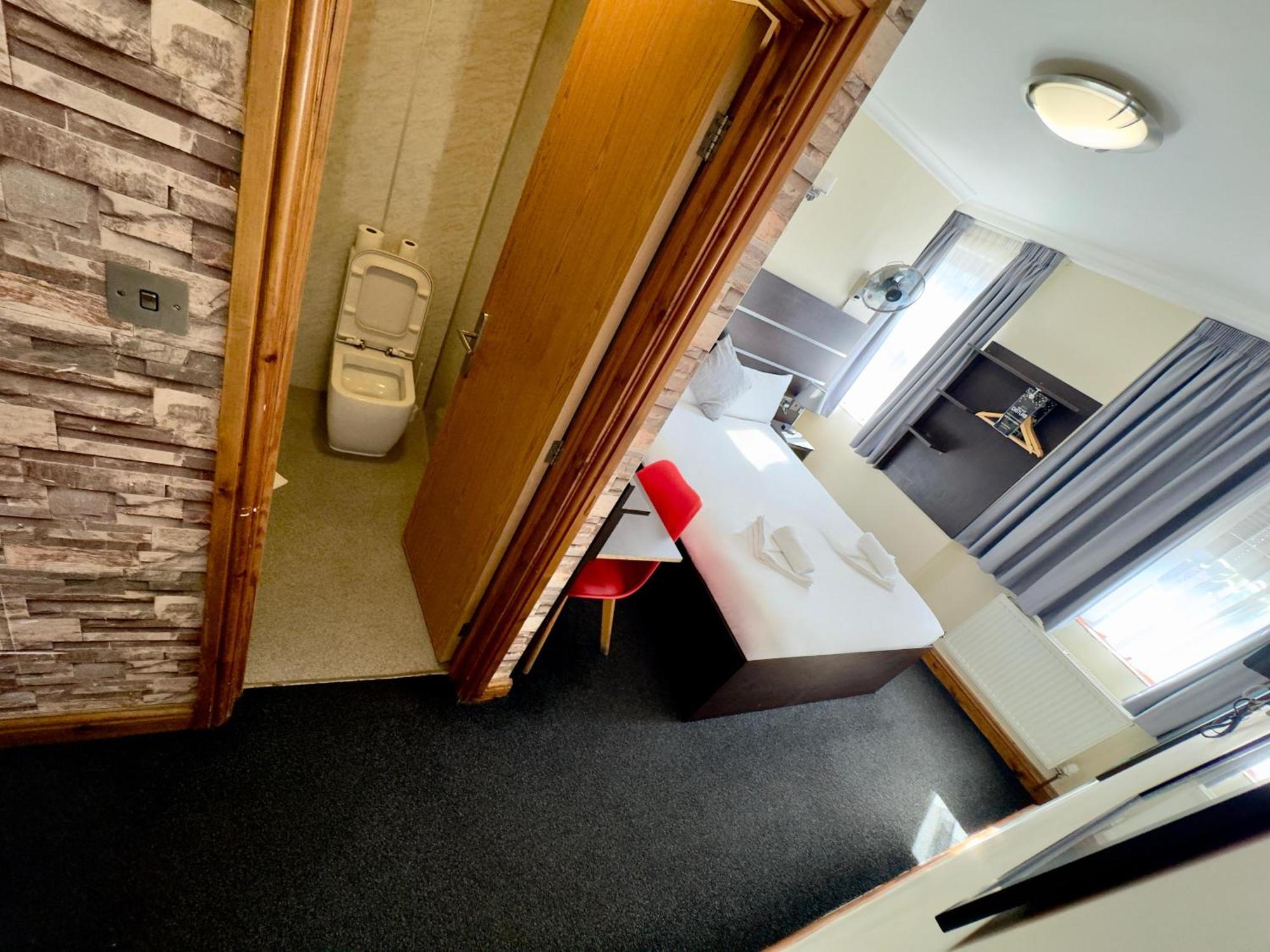 Hotel Epsilon