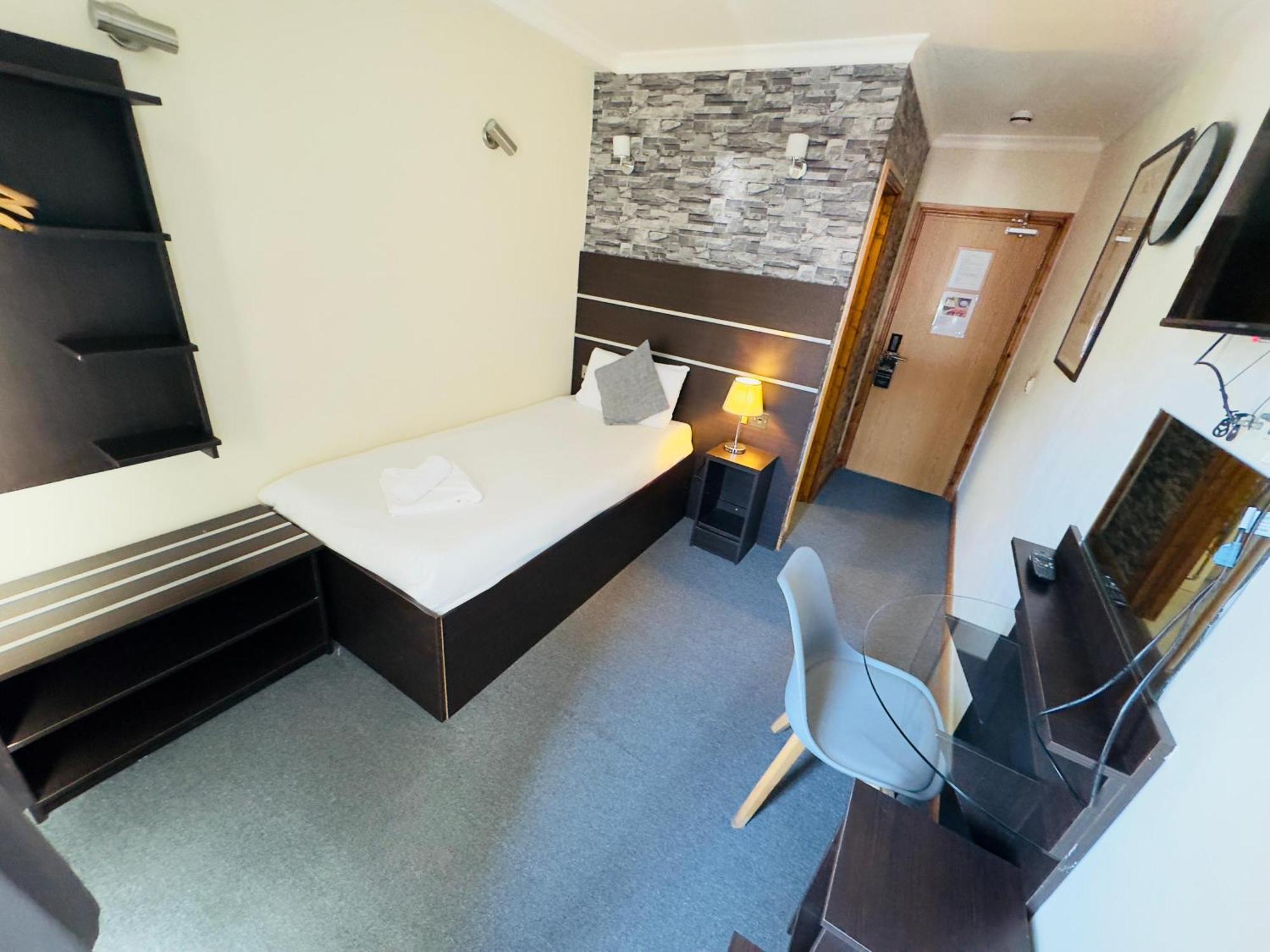 Hotel Epsilon