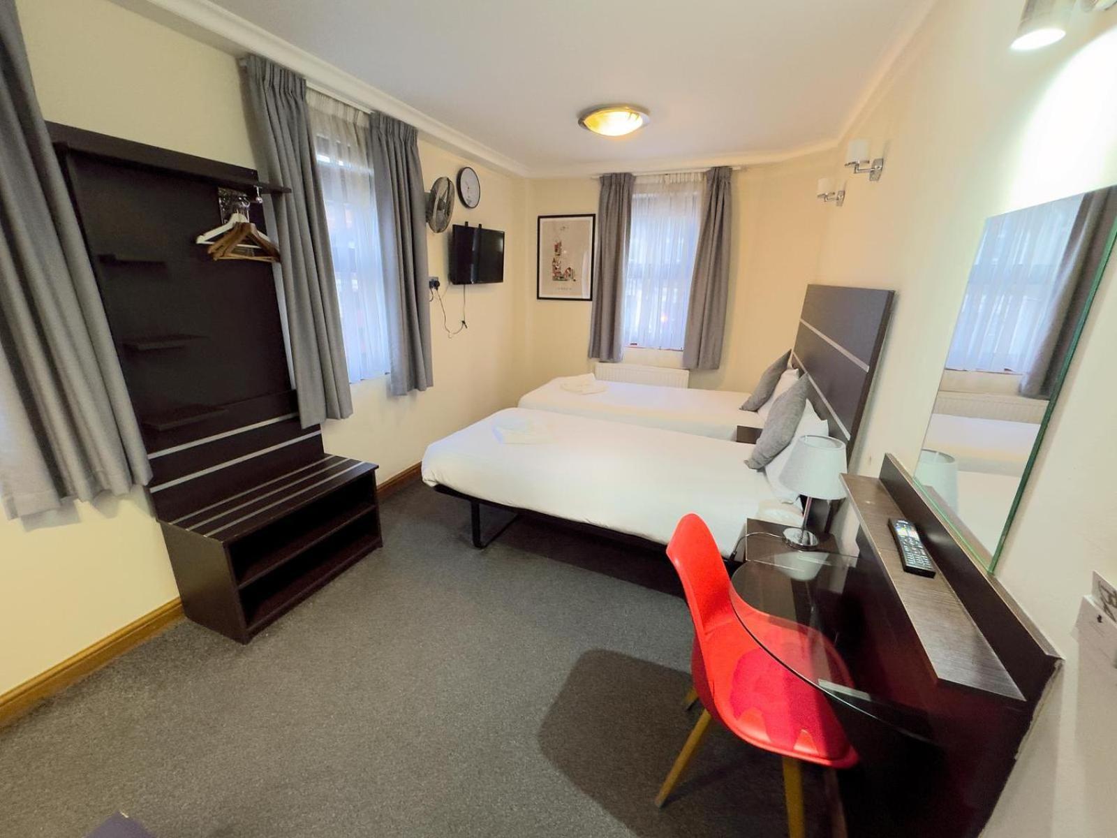 Hotel Epsilon 3*