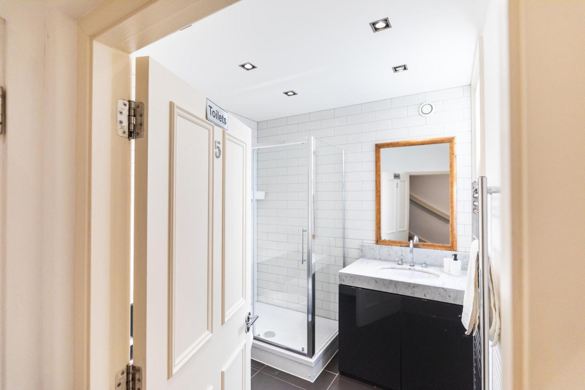 Hotel The Chapter - Mayfair Residences 2*