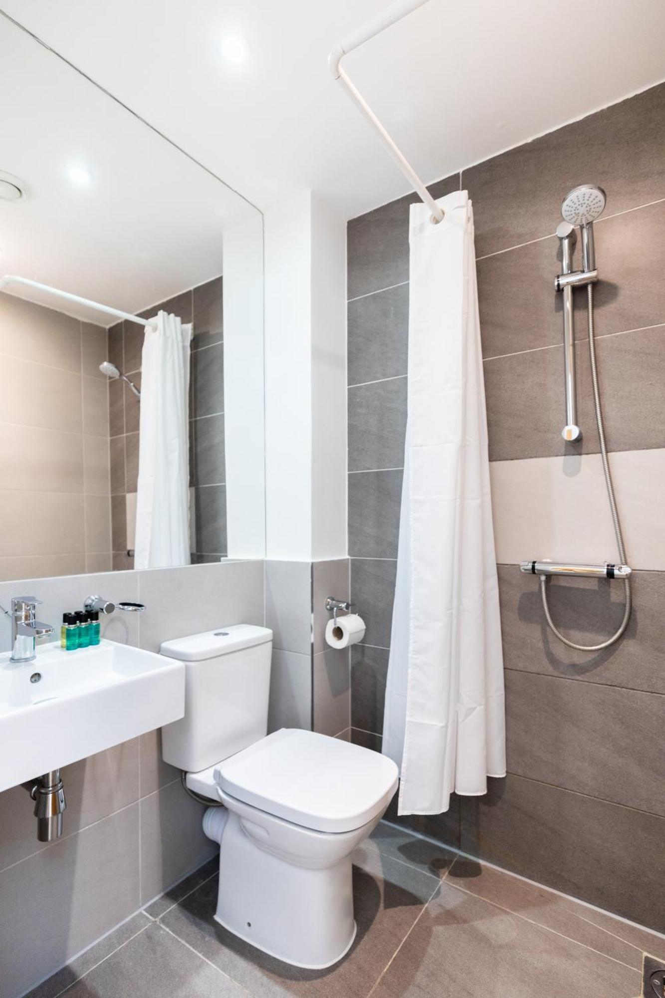 Clarges- Hsk Apartment