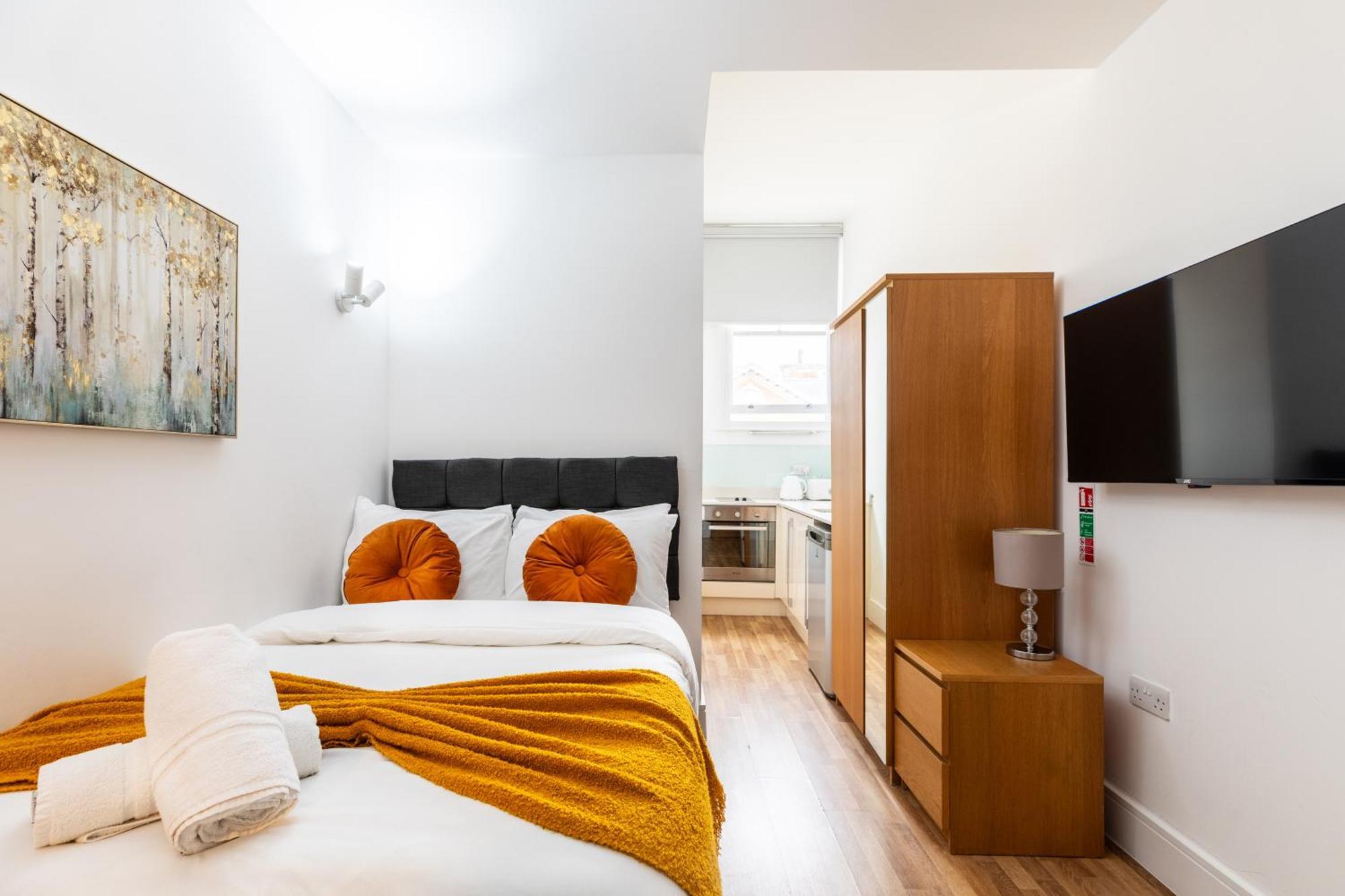 Clarges- Hsk Apartment