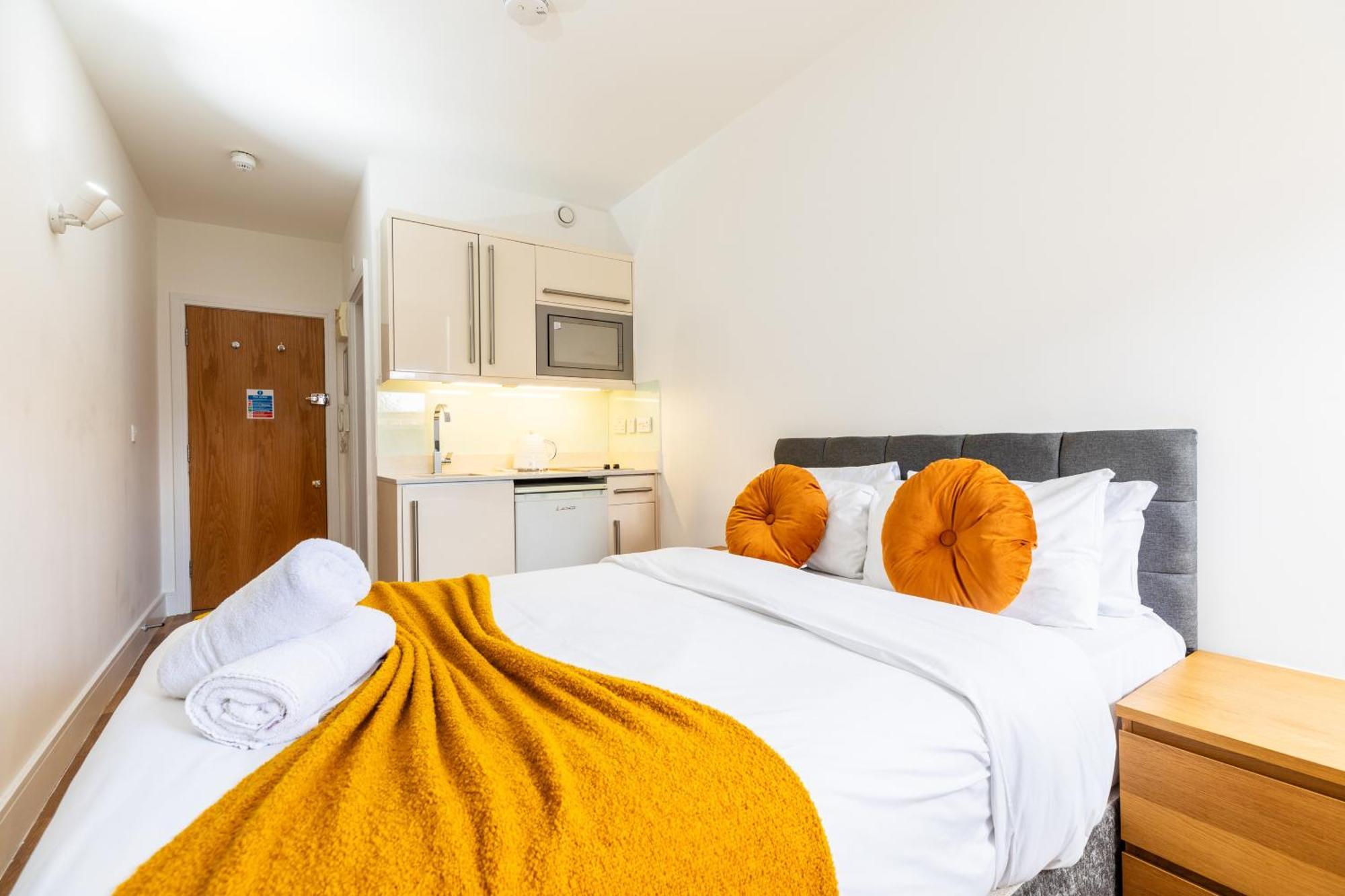 Clarges- Hsk Apartment London