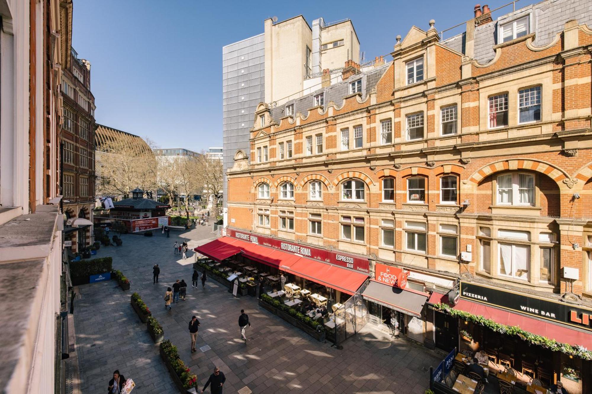 Leicester Square Apartment *