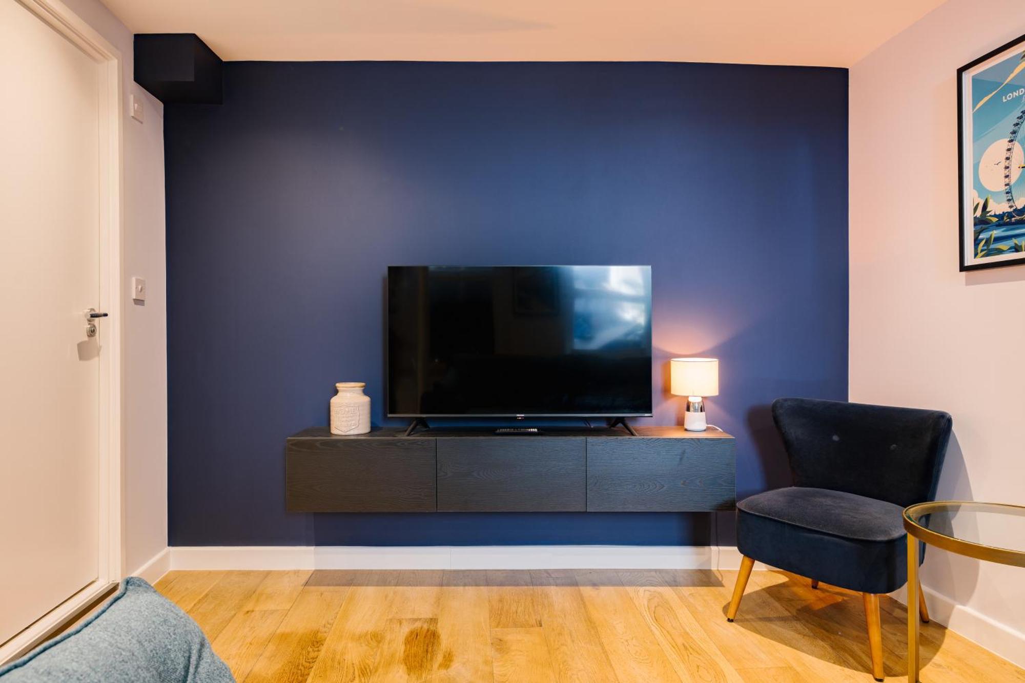 Leicester Square Apartment *