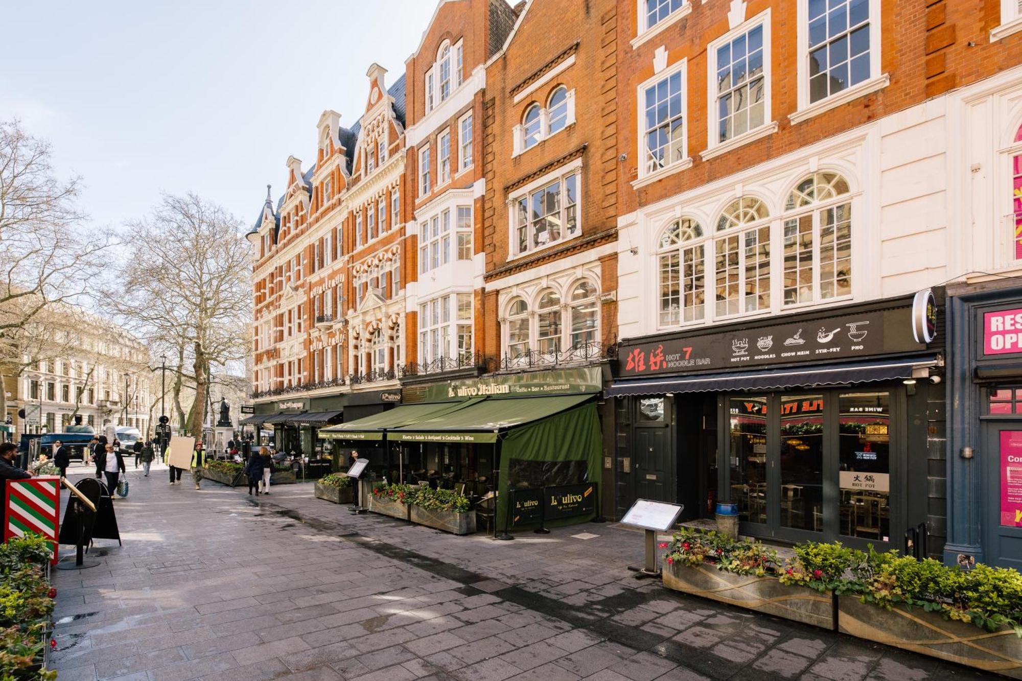 Leicester Square Apartment *