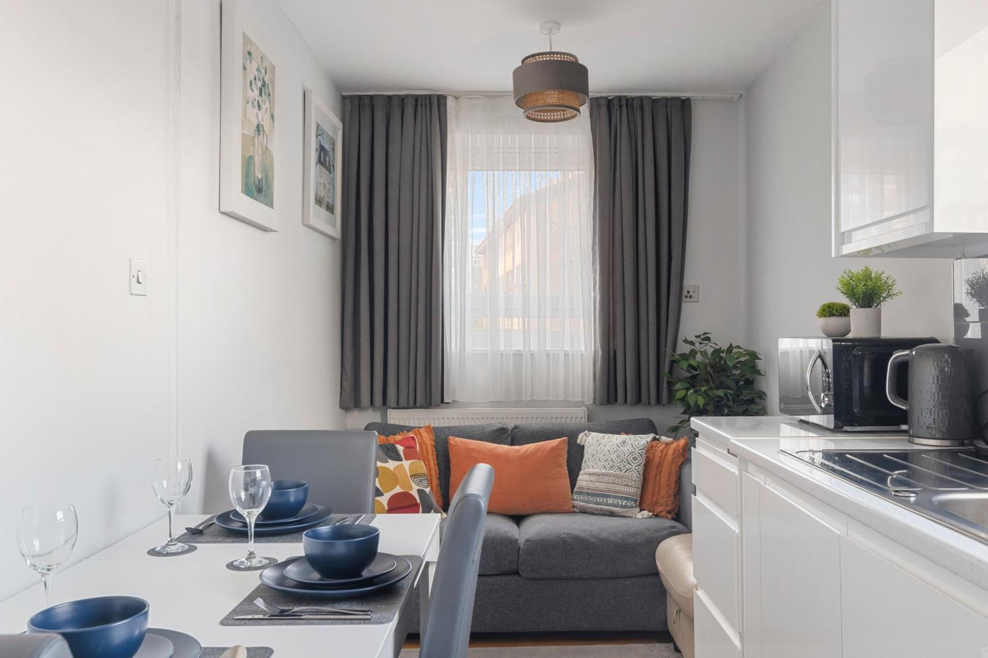Apartment Three Bed Flat - 5 Minutes To Hoxton Station *