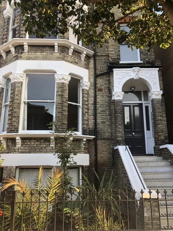 Cozy In A Gorgeous Victorian House Homestay