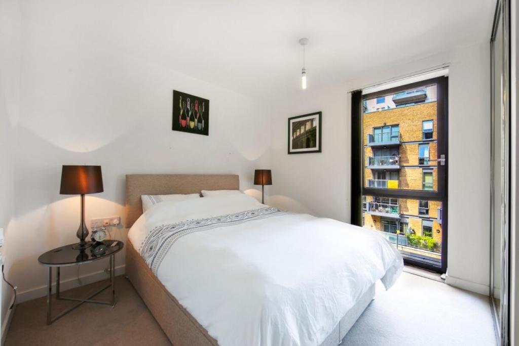 Athera - Festival Quarter, Canary Wharf 2 Bed, 2 Bath With Balcony And Gym Facility Leilighet London