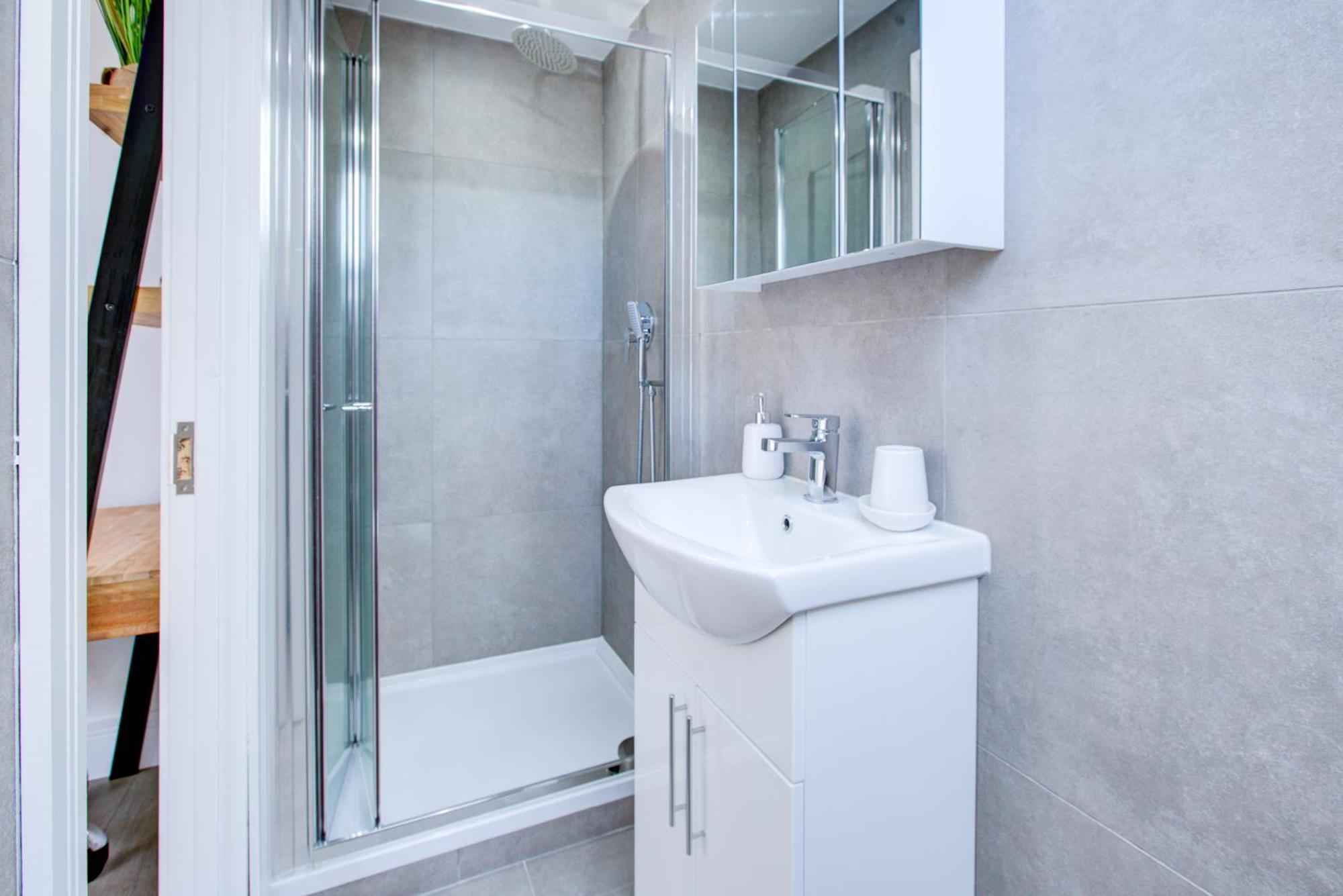 Hybrid Resi - Wandsworth Close To Clapham